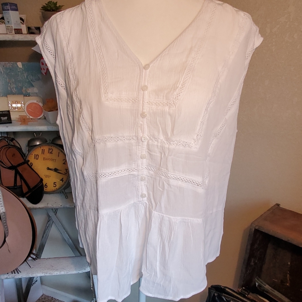 Liz Claiborne flowy top